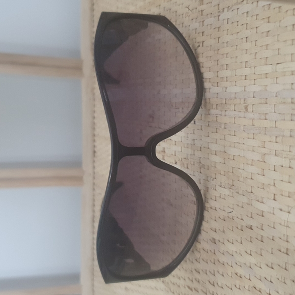 ❓🦓 GUESS Sunglasses 🦓❓ - Picture 2 of 4